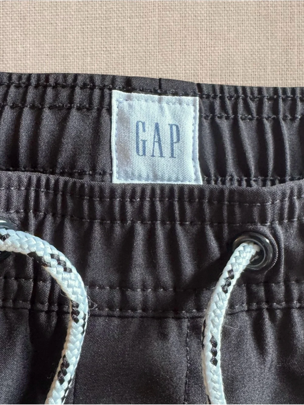 GAP Mens Pool Shorts XL Black Solid Swim Trunks Mesh Lining Elastic Drawstring